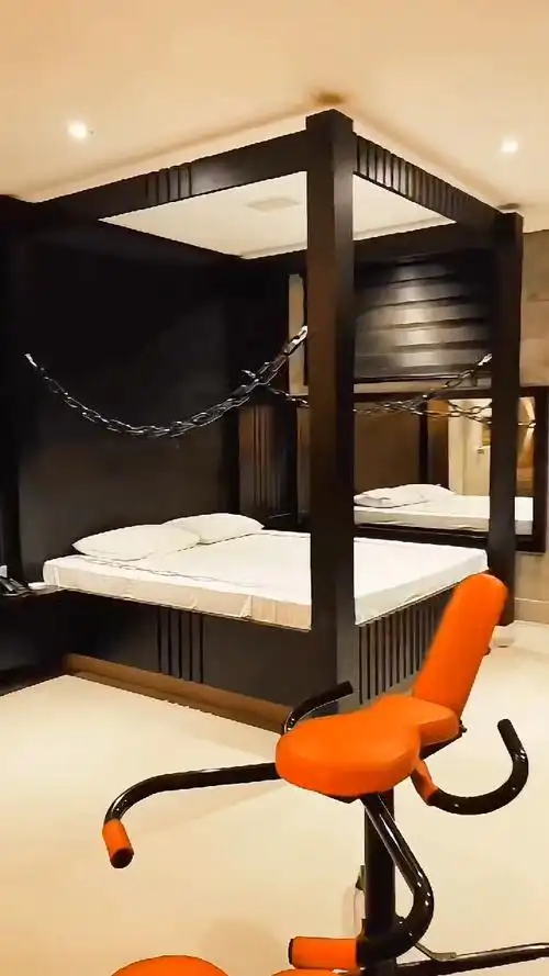 深圳男士沐足推油会所精油推背服务场景